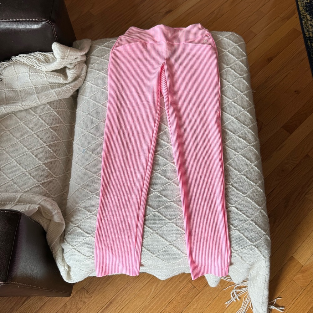 NWT Lilly Pulitzer Luxletic size 00 performance seersucker pant in Havana pink.